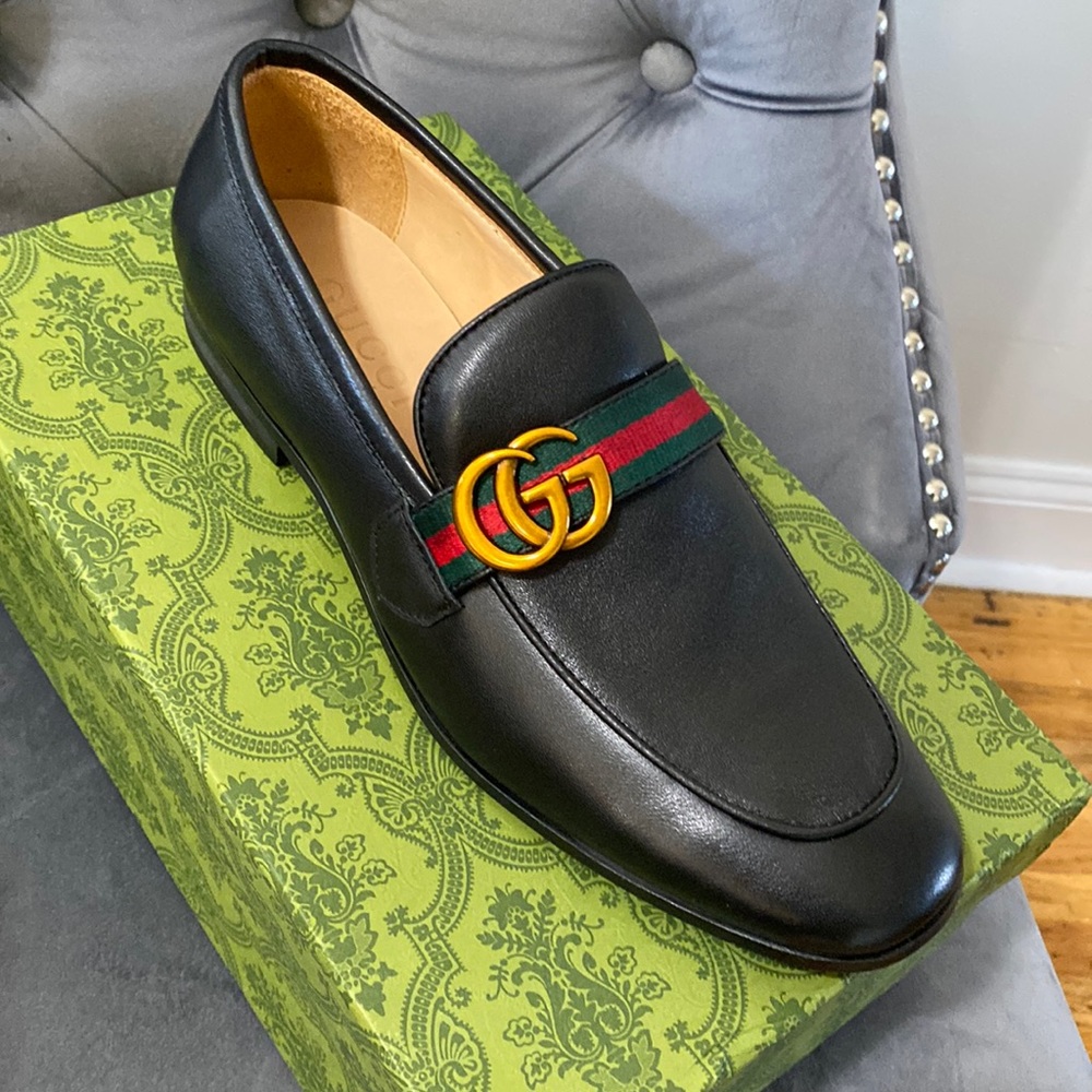 Gucci loafers with green and red band